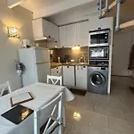 Nyaraló Maisonette By The Sea *