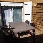 Nyaraló Maisonette By The Sea *