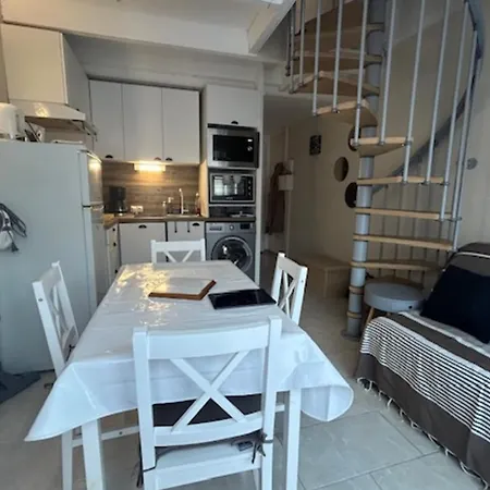 Nyaraló Maisonette By The Sea *
